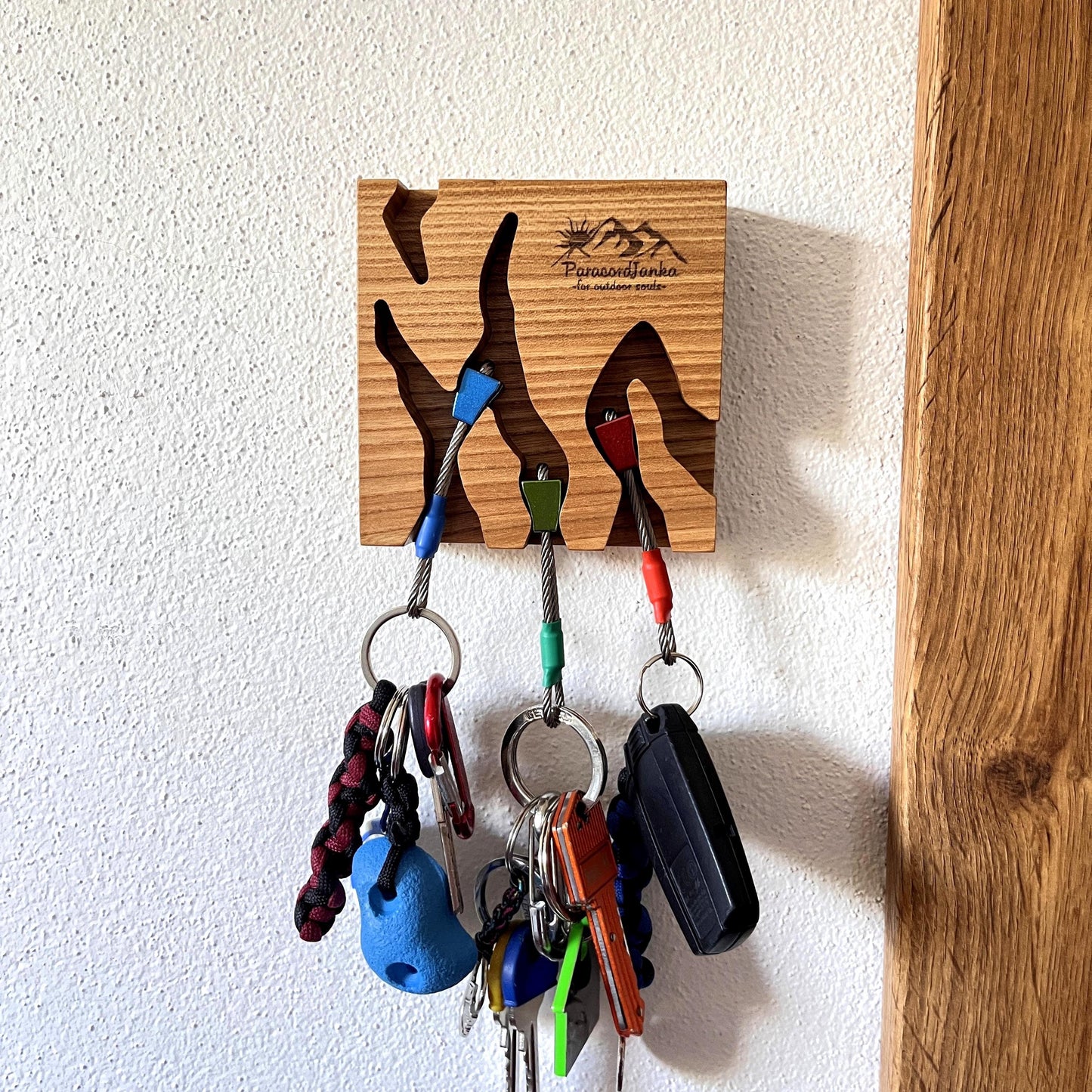 Climbing keyholder wood