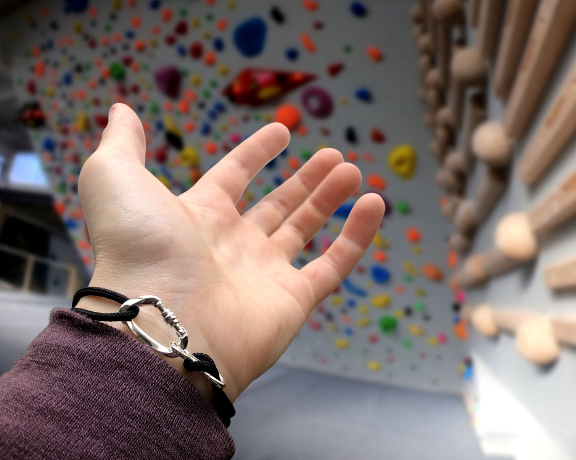 Paracord Climbing Bracelet with Carabiner: Adjustable Mountaineering Jewelry