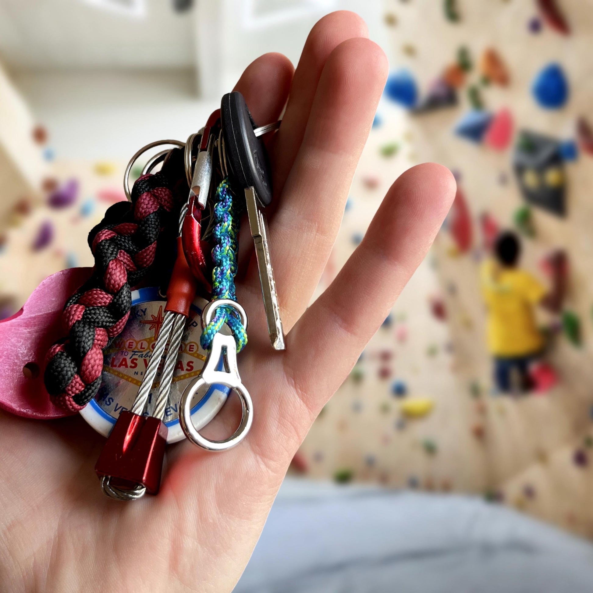 Climbing Figure 8 Keychain Gift
