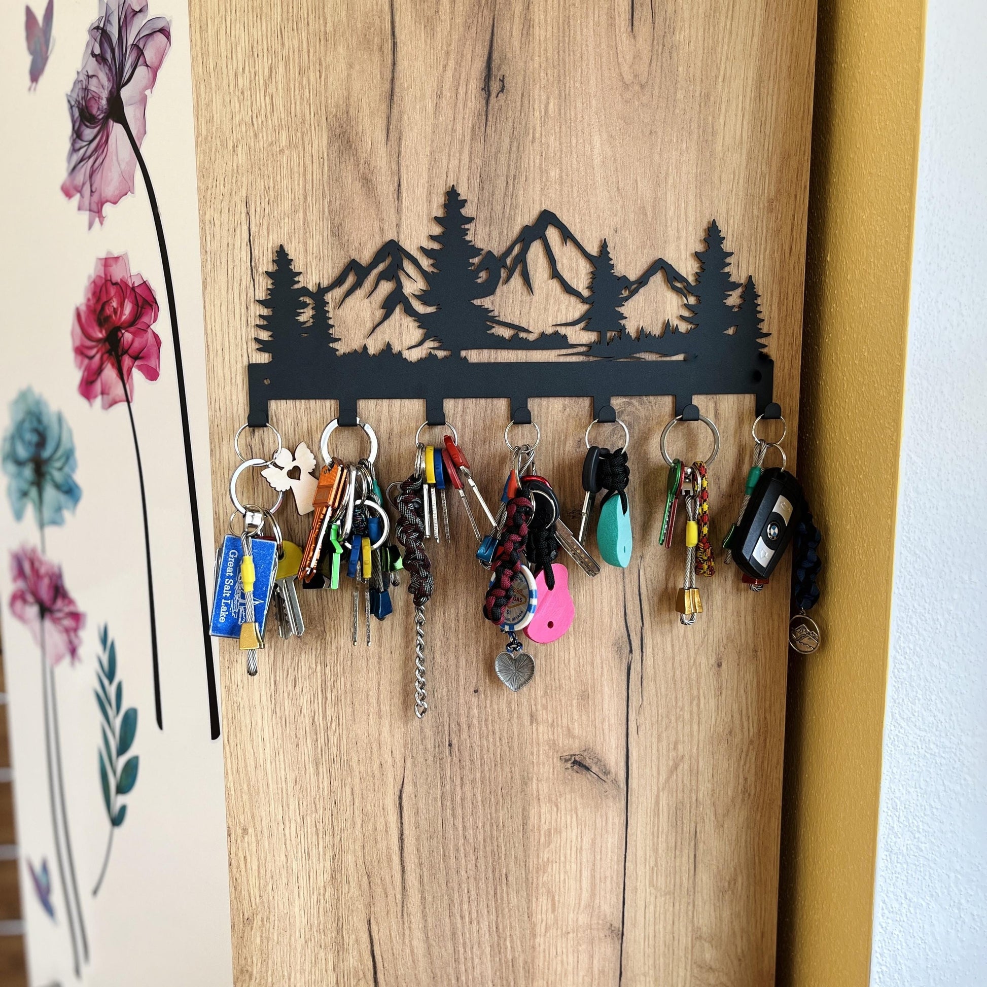 Metal Mountain Key Holder Gift for Hikers and Climbers