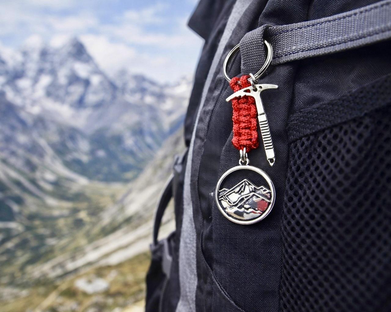 Hiking Keychain, Gift for Mountain Lovers, Climbing Jewelry